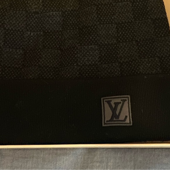 Like new authentic Louis Vuitton items hat belt and coin pouch. - Picture 2 of 9